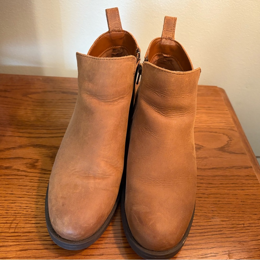 Women’s Clark’s Boot - Picture 3 of 4